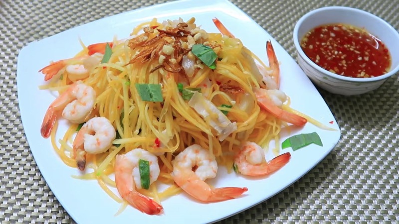 Món gỏi đu đủ tôm thịt thanh đạm