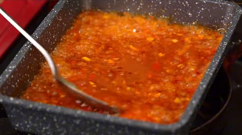 Nấu sốt trộn hủ tiếu