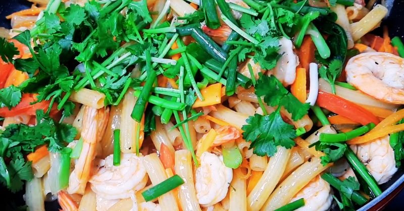 cách làm nui xào tôm