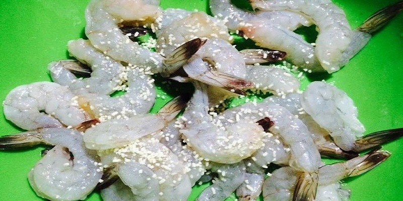 Tôm đã lột vỏ ướp gia vị