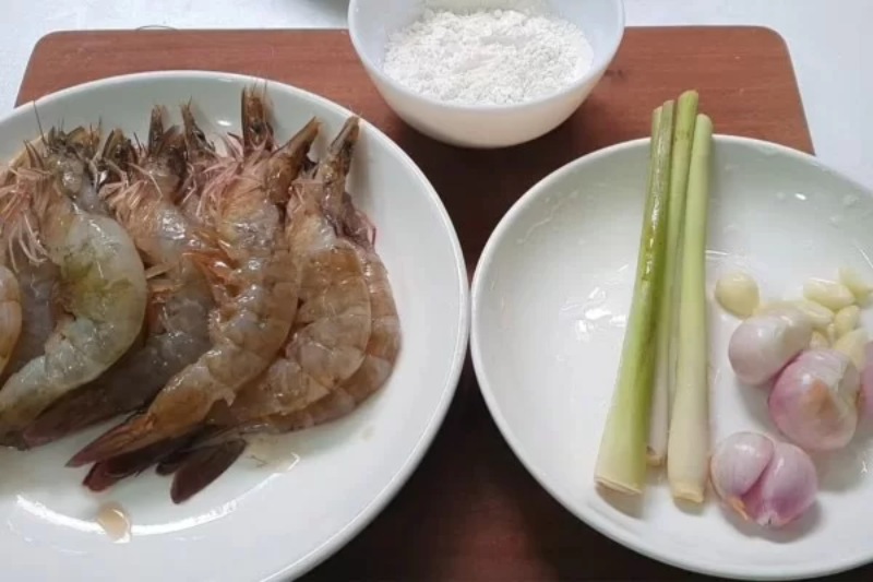 Nguyên liệu làm tôm chiên sả: tôm, sả, gia vị