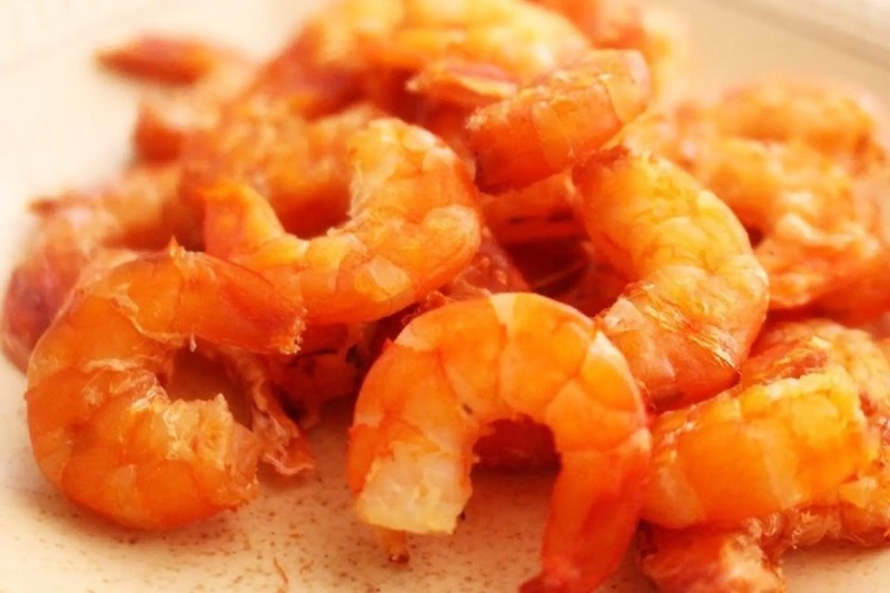 Công đoạn bóc vỏ tôm