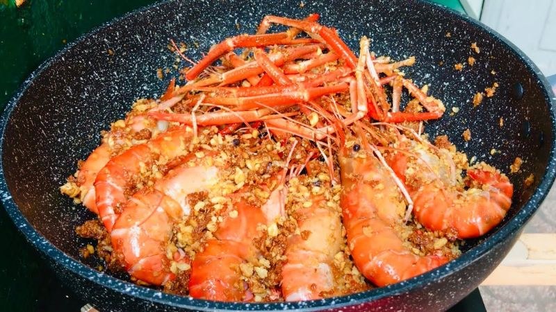 Tôm ướp và kho đậm vị