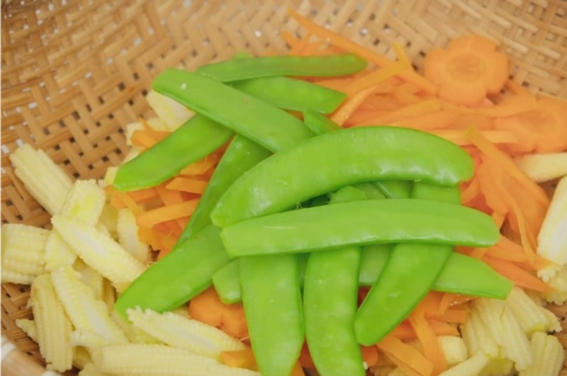 Chần rau củ và nấm