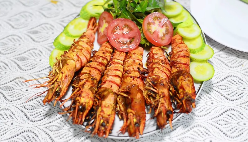 Đĩa tôm nướng sa tế cay nồng, bắt mắt