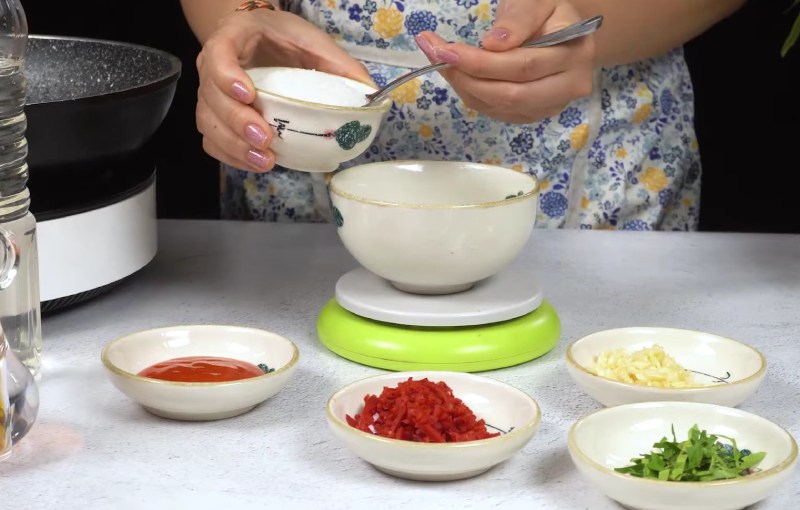 Pha nước sốt rim cá cơm