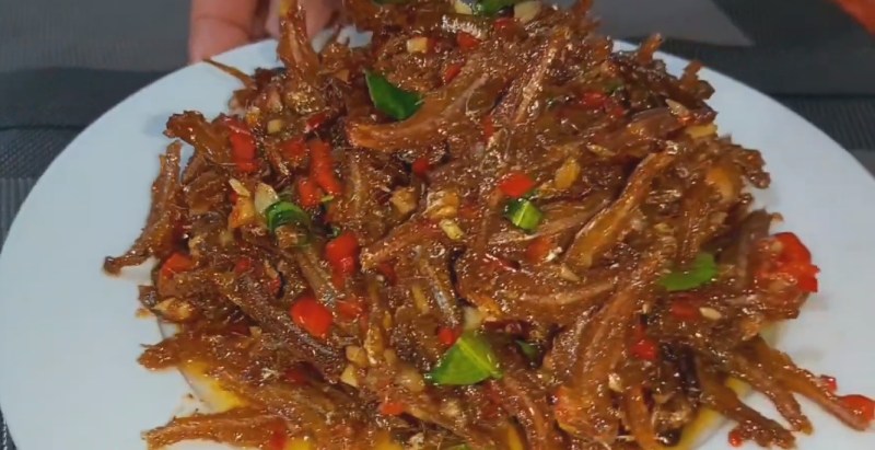 Cách nấu cá cơm khô chua ngọt, hấp dẫn