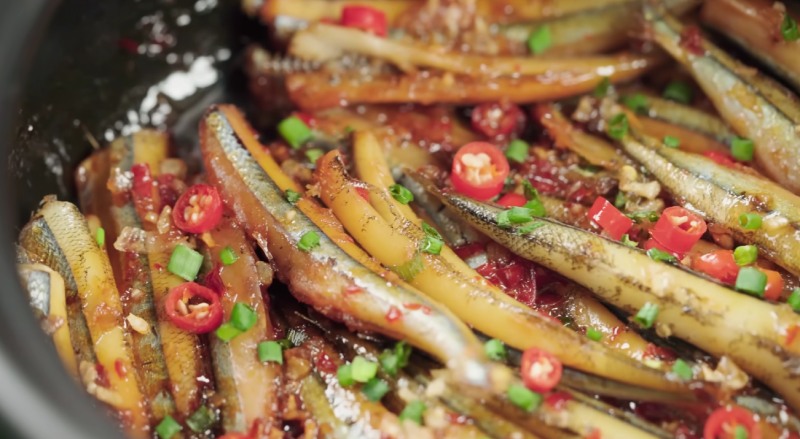 Thành phẩm món cá cơm kho tiêu