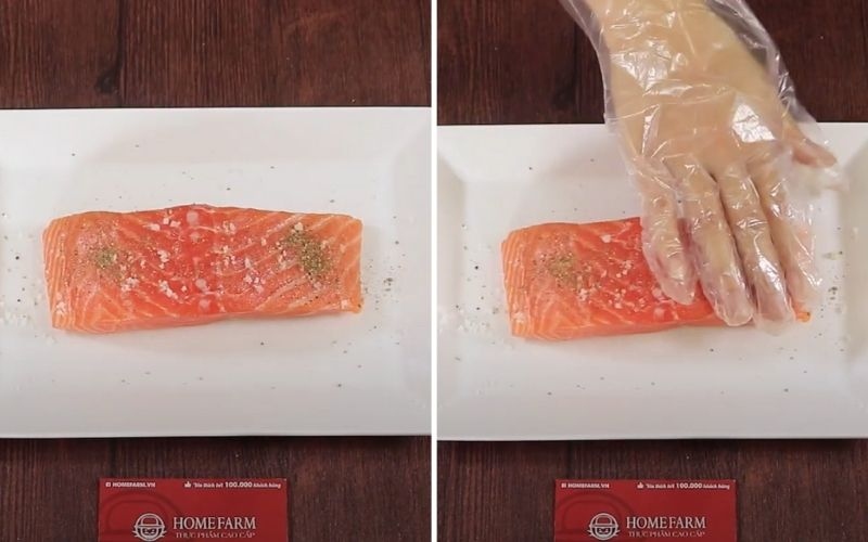 Xoa đều gia vị lên cá hồi để cá hồi sốt teriyaki đậm đà hơn