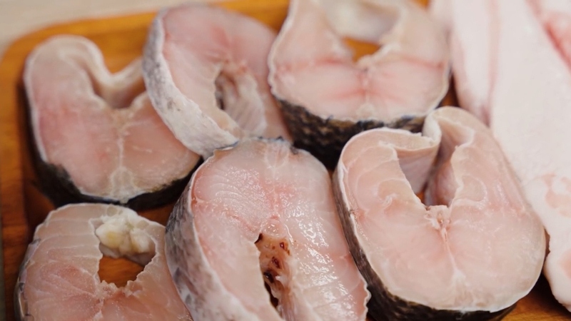 Cá lóc cắt khoanh tươi dùng nấu lẩu cá lóc măng chua