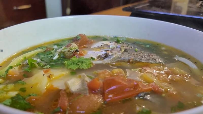 Canh chua cá chim hoàn thành thơm ngon, hấp dẫn