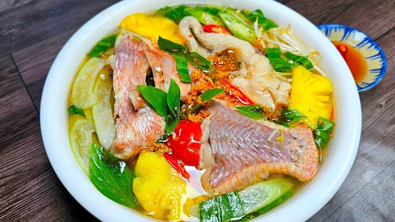 Canh chua cá diêu hồng ăn cùng nước mắm mặn