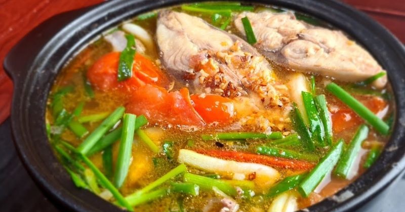 Canh ngót cá chim nấu chín thơm ngon, đậm đà