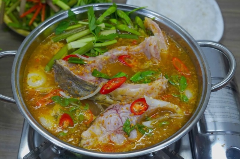 Lẩu cá chép giòn ngon, hấp dẫn
