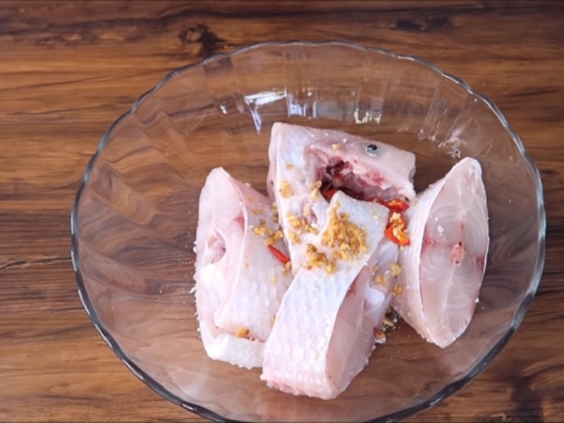 Ướp cá diêu hồng với gia vị