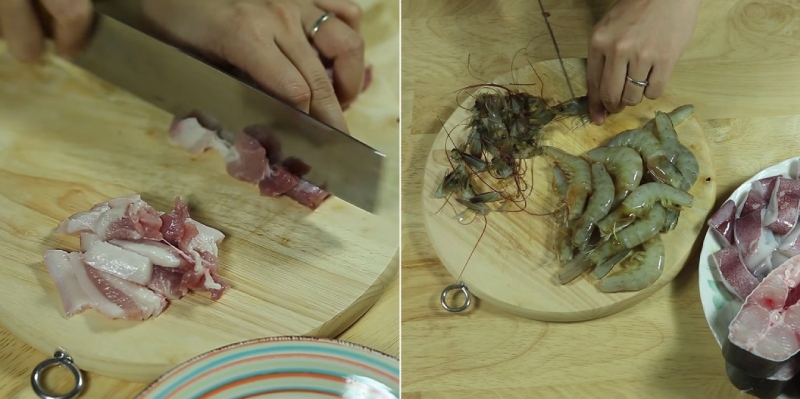 Cắt nhỏ thịt ba chỉ và lột vỏ tôm