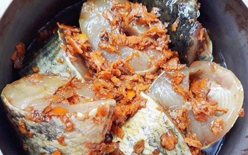 Ướp cá lóc với nghệ