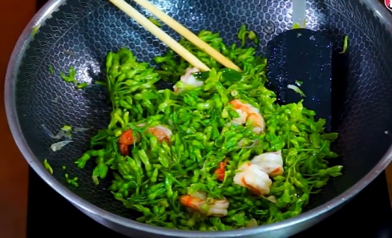 Xào hoa thiên lý với tôm