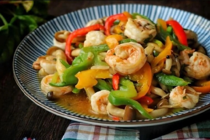 Món tôm xào với ớt chuông bắt mắt, hấp dẫn