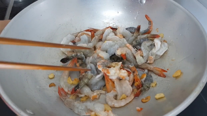 Tôm nõn xào gừng tỏi