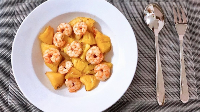 Đĩa tôm xào dứa