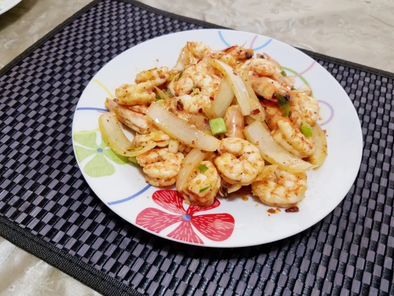 Đĩa tôm xào hành tây hoàn thành
