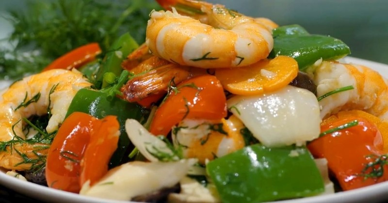 Tôm xào rau củ sau khi hoàn thiện có màu sắc hài hòa