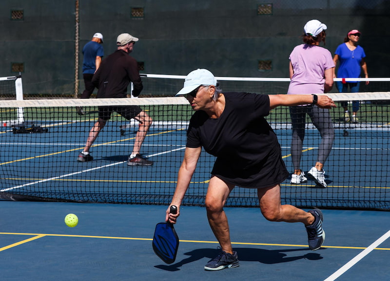 Tùy vào địa điểm chơi để lựa chọn loại bóng Pickleball phù hợp