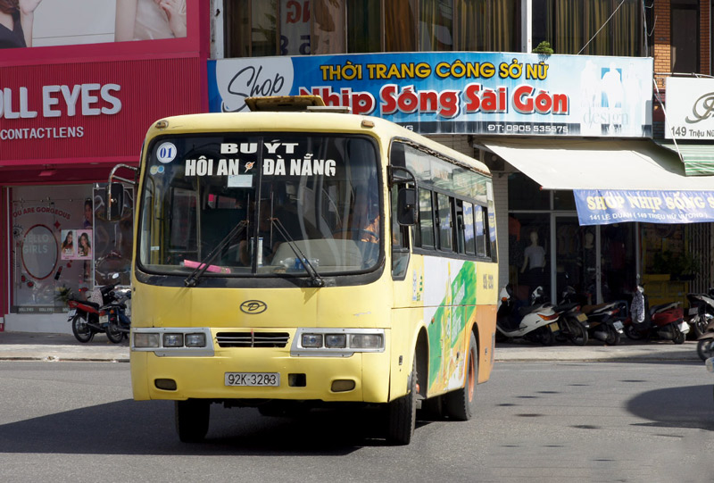 Di chuyển bằng xe buýt tuyến số 1 Đà Nẵng - Hội An