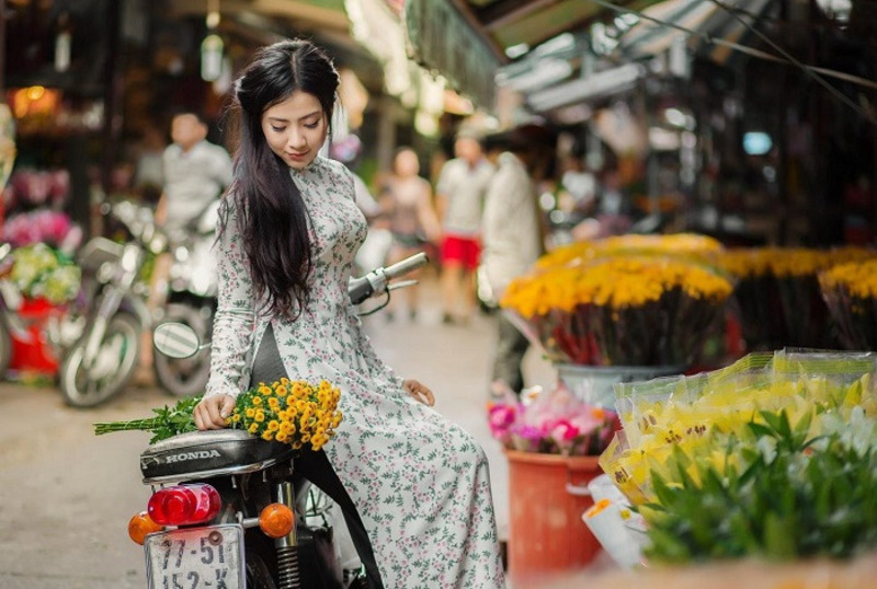 Chụp ảnh Tết tại Chợ hoa Hồ Thị Kỷ