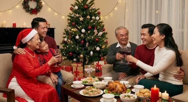 Tổ chức tiệc Giáng Sinh cùng gia đình, bạn bè