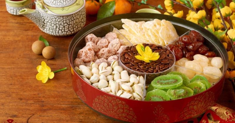 Các loại mứt như mứt dừa, mứt gừng, mứt bí, me