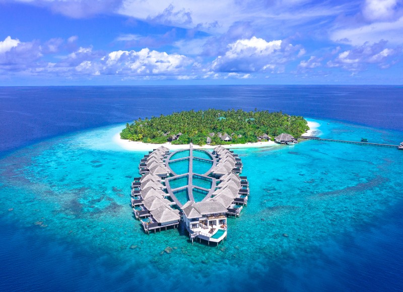 Maldives nổi tiếng với bãi biển đẹp nhưng thời tiết rất nóng