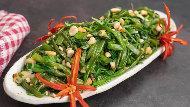Nộm rau muống giòn ngon