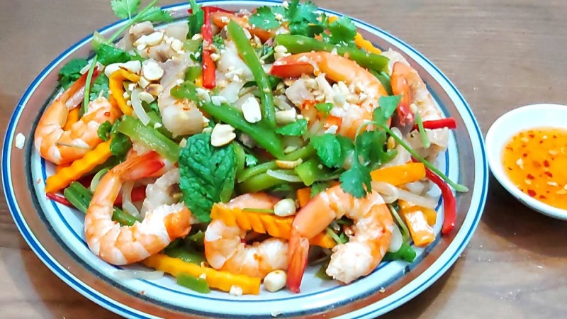 Nộm rau tiến vua tôm thịt