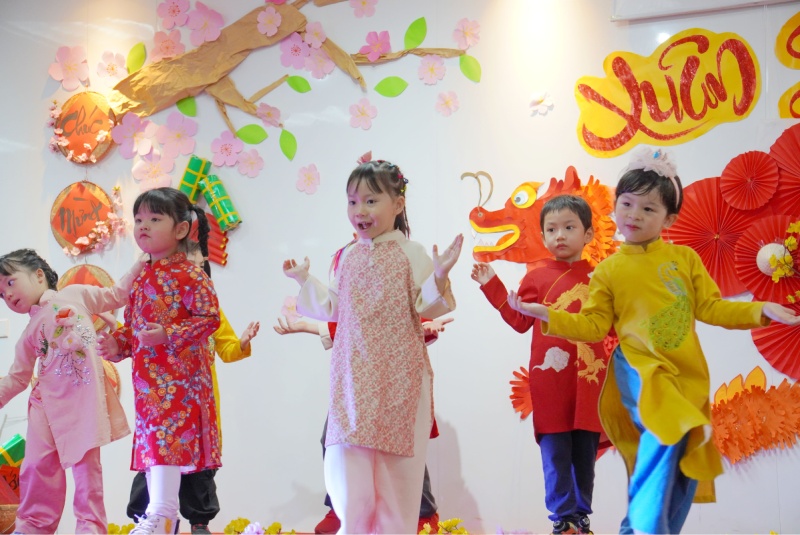 Sắm loa bluetooth mini, micro cho bé hát hò dịp Tết