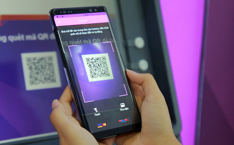 Rút tiền bằng mã QR không lo bị nuốt thẻ ATM