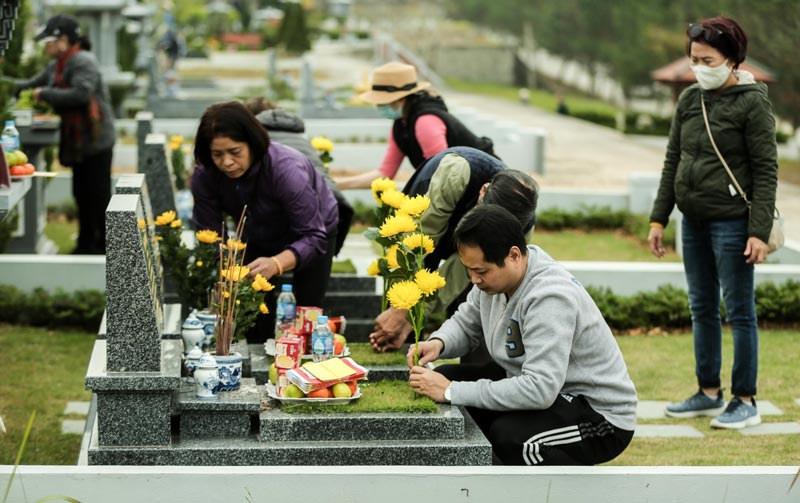Tảo mộ là một phong tục truyền thống của người Việt 