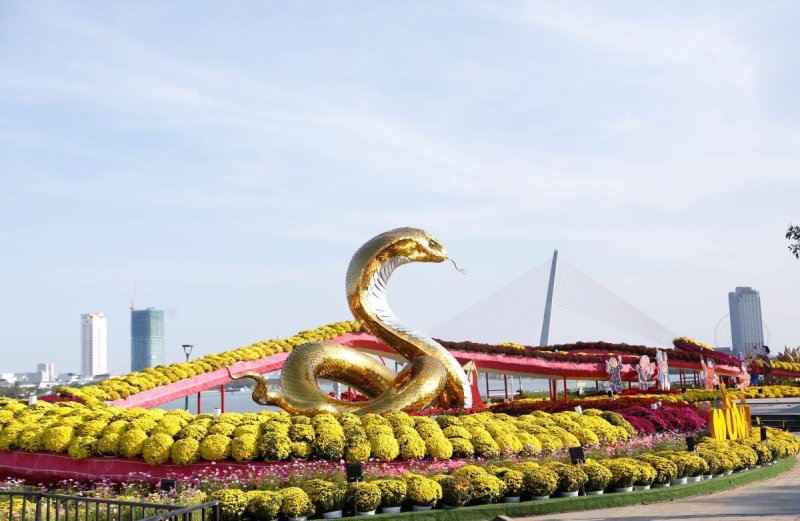 Đường hoa Bạch Đằng tại Đà Nẵng