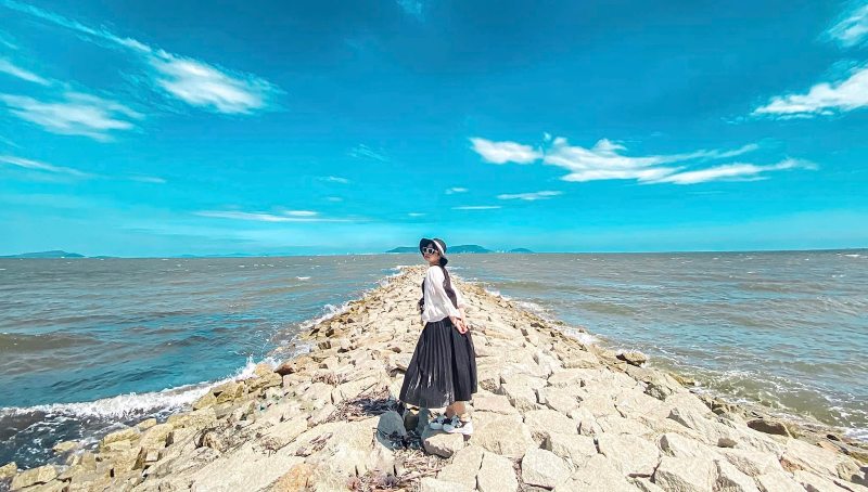 Du khách tận hưởng kỳ nghỉ Tết Tây tại Biển Cần Giờ