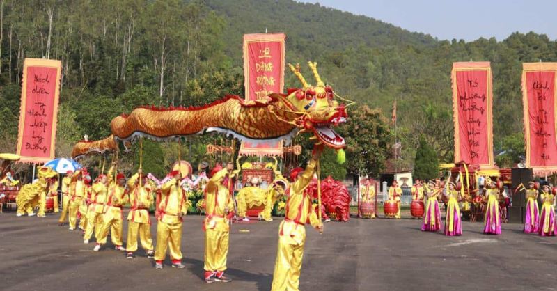 Lễ hội Đền Vua Mai