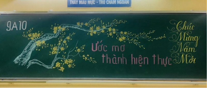 Mẫu trang trí bảng hoa mai