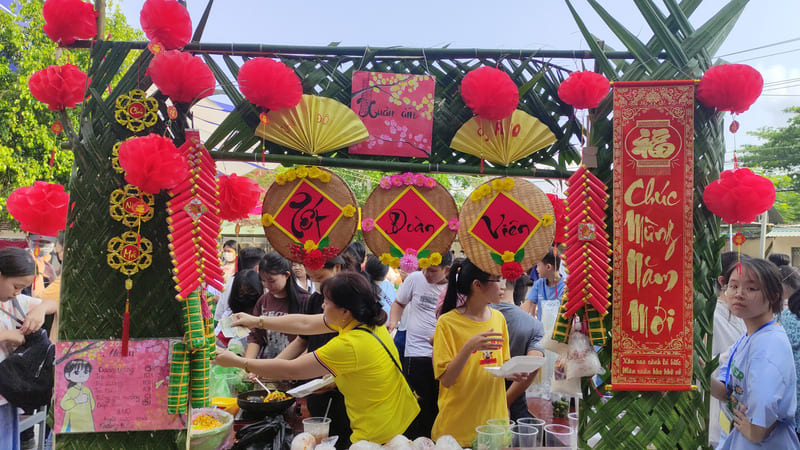 Cổng trại sau khi được hoàn thành