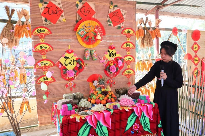 Mâm ngũ quả bày trí gian hàng Tết