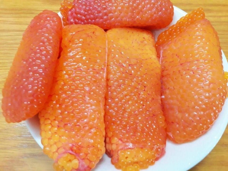 Trứng cá chép tươi có màu vàng nhạt