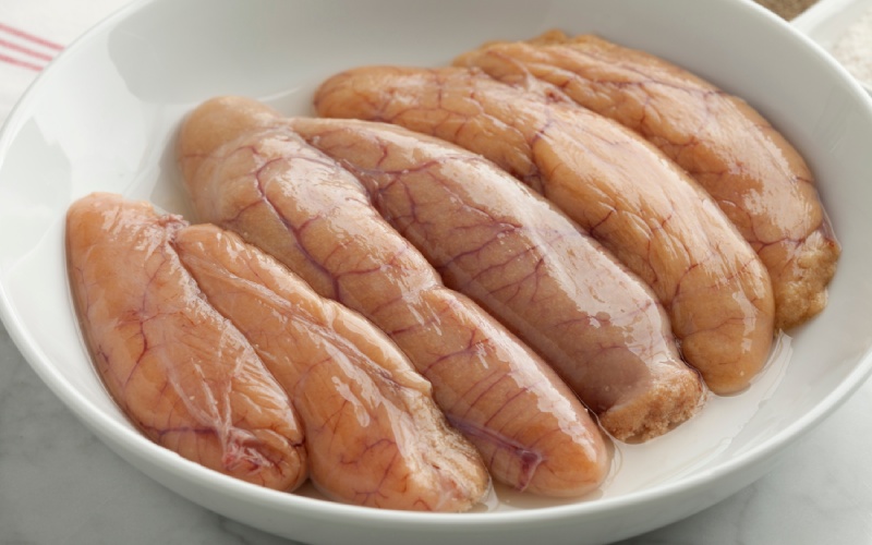 Trứng cá chép được kết thành chùm