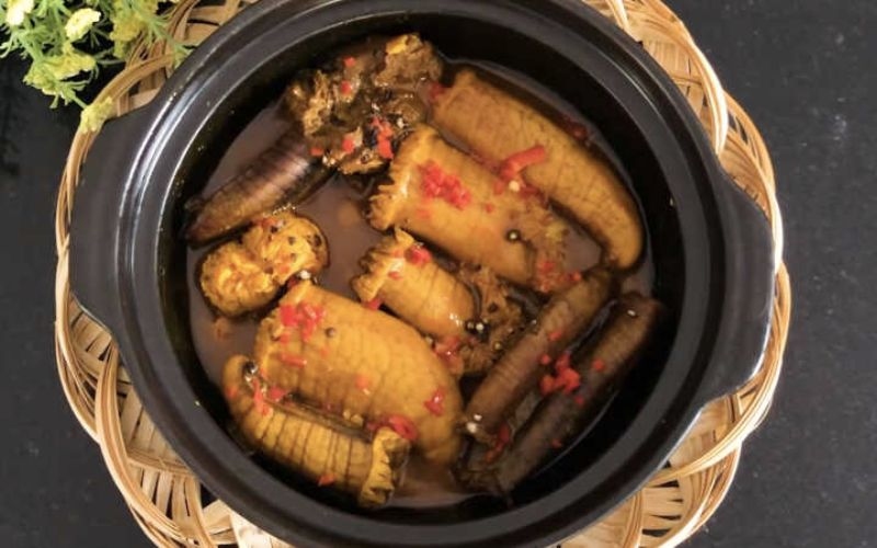 Món trứng cá chép kho nghệ vàng ươm, hấp dẫn