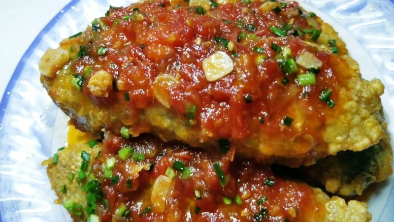 Trứng cá sốt cà chua bắt mắt