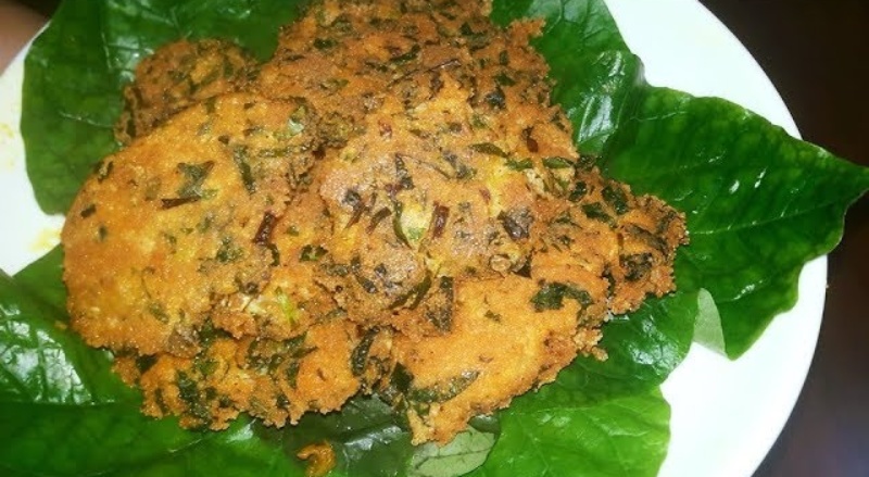 Trứng cá chiên lá lốt vàng ươm hấp dẫn
