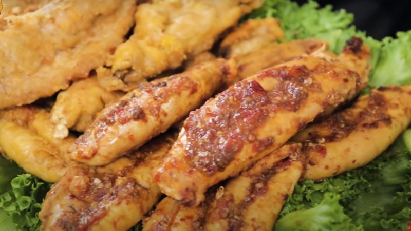 Trứng cá chép chiên giòn, hấp dẫn